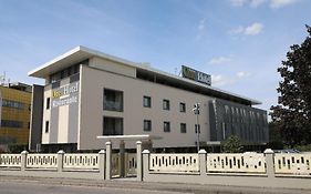 One Hotel&Restaurant